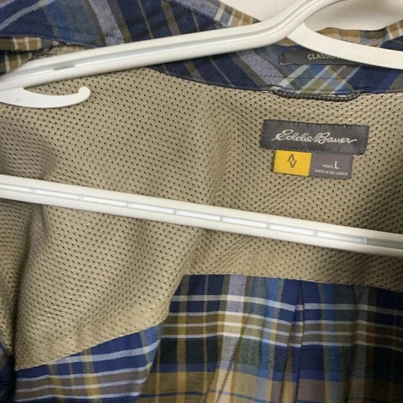 Eddie Bauer classic fit men’s button-down, long sleeve, casual shirt, size large - Picture 4 of 6
